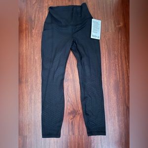 NWT lululemon 25” align leggings with pockets (size 6)